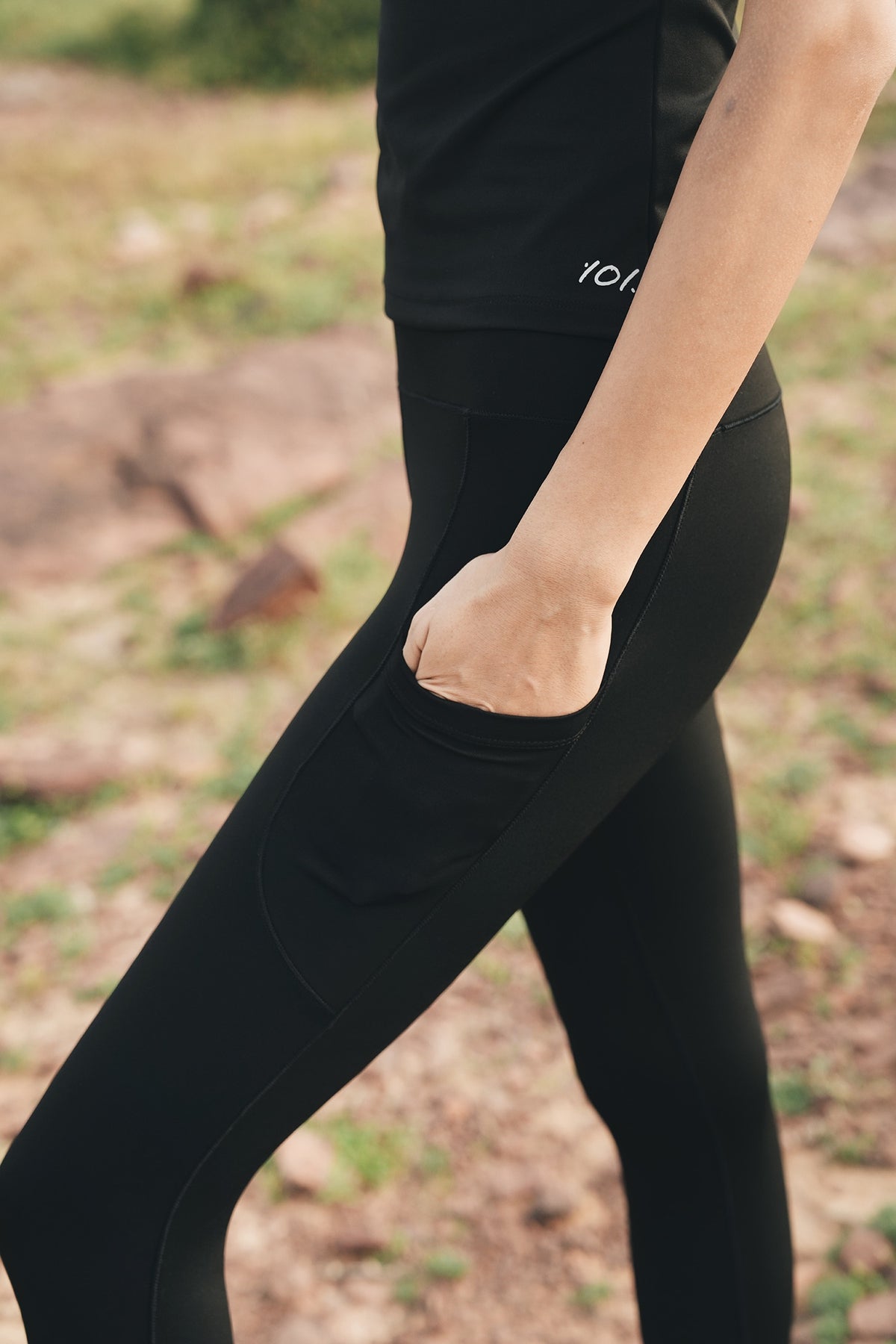 MOTION RUN LEGGINGS (Black)