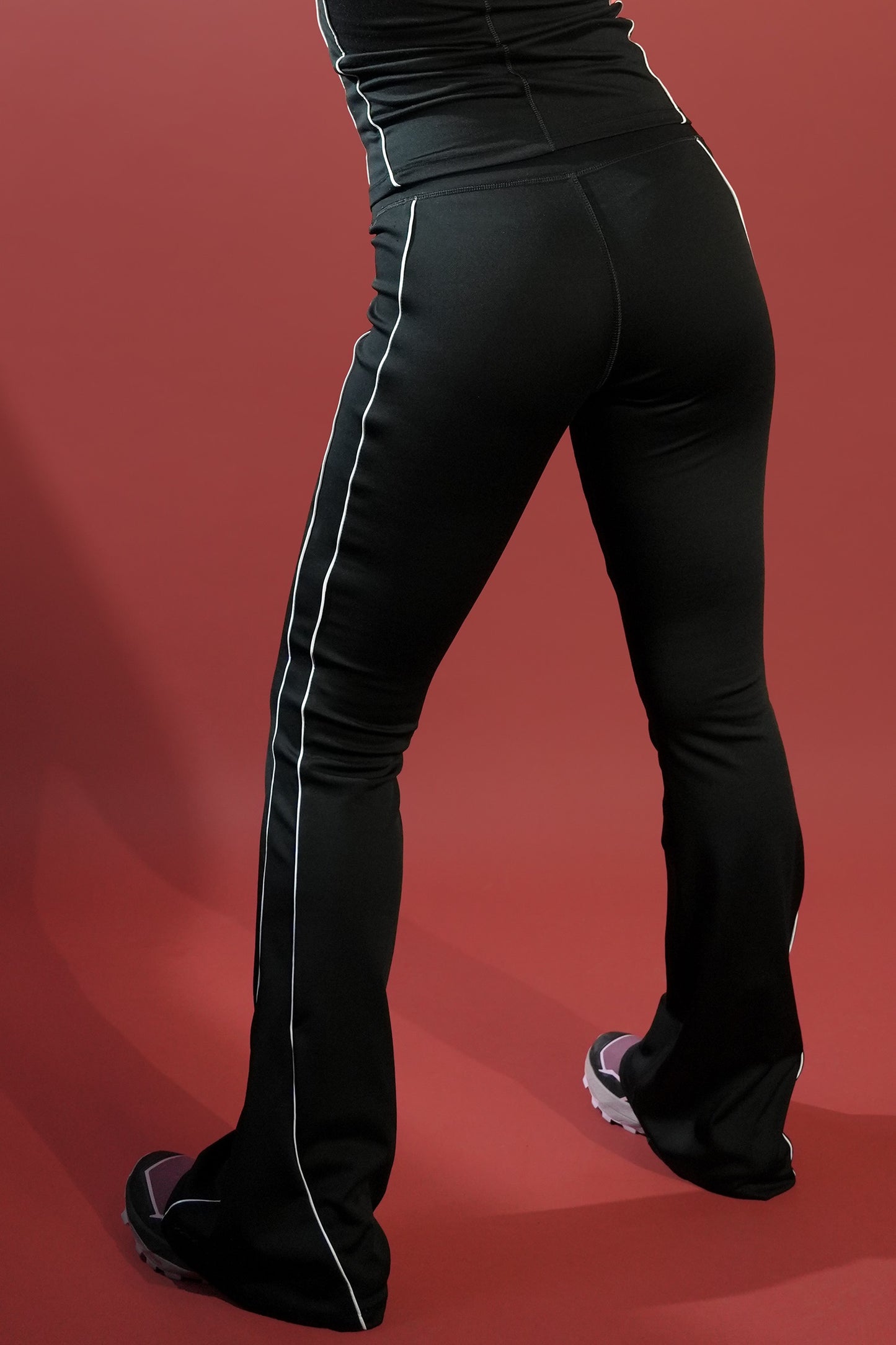 MOTION FLARED TRACKS (BLACK)