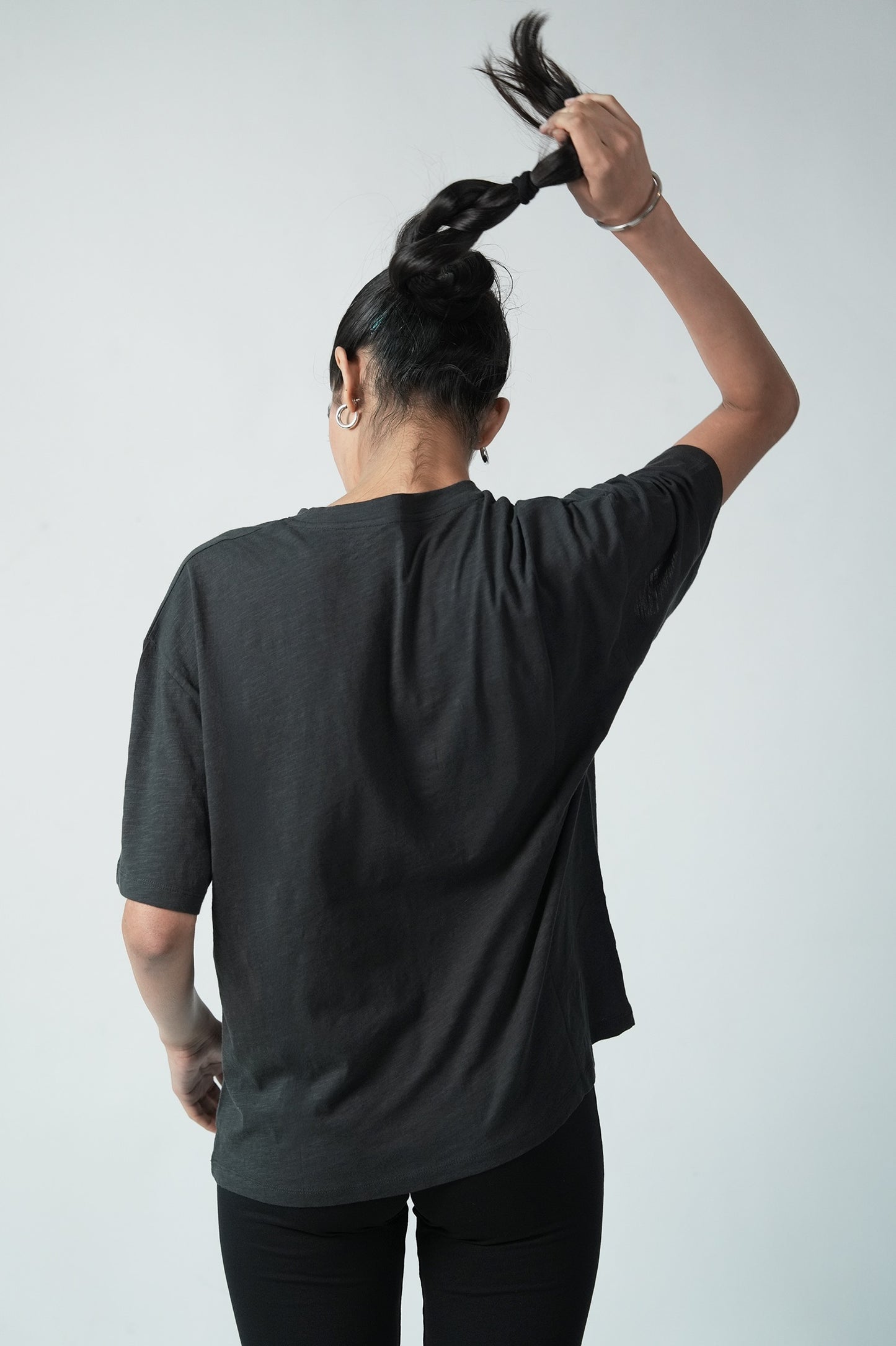 TRAINING TEE (CHARCOAL)