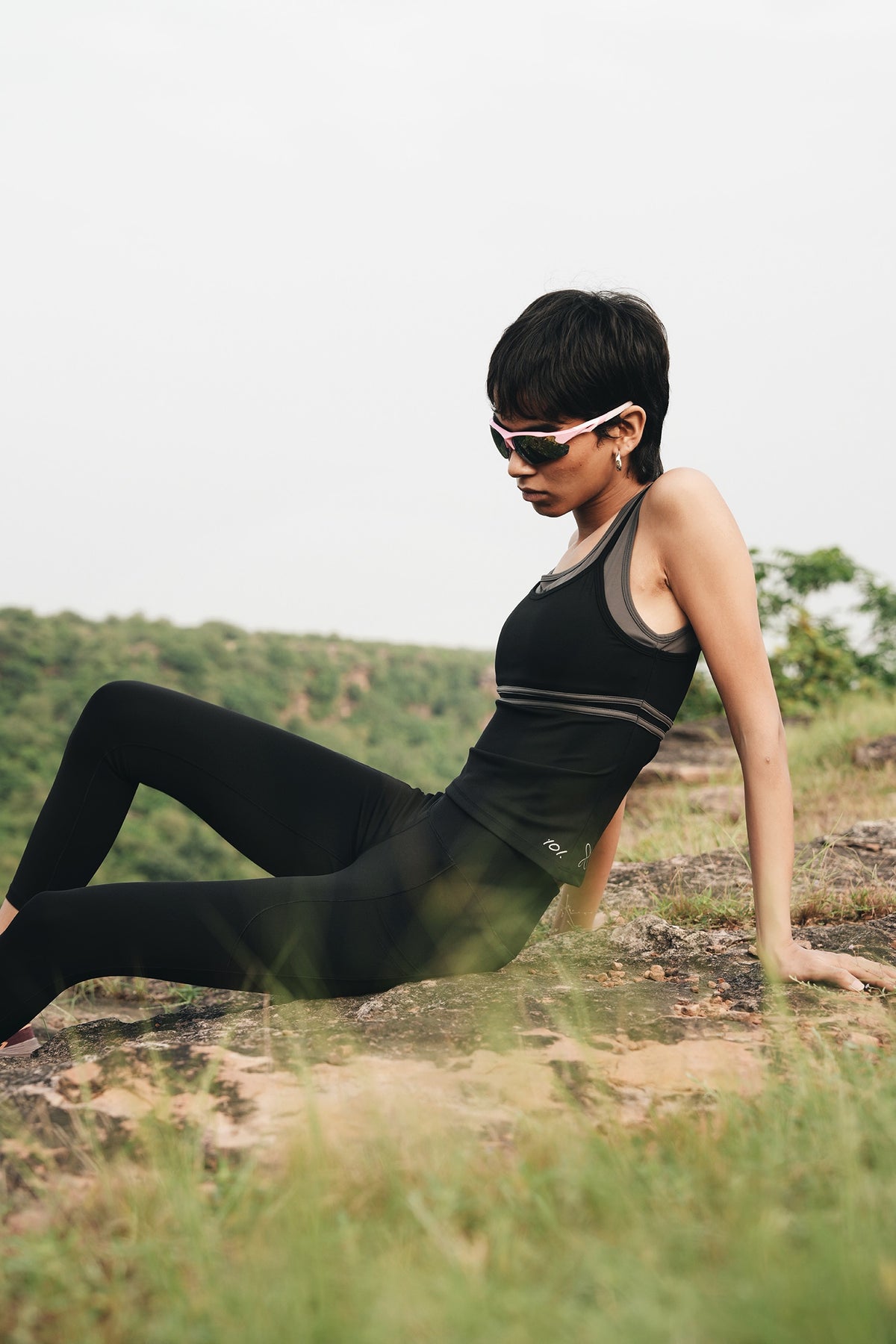 DOUBLE CONTRAST TANK (Black+Grey)