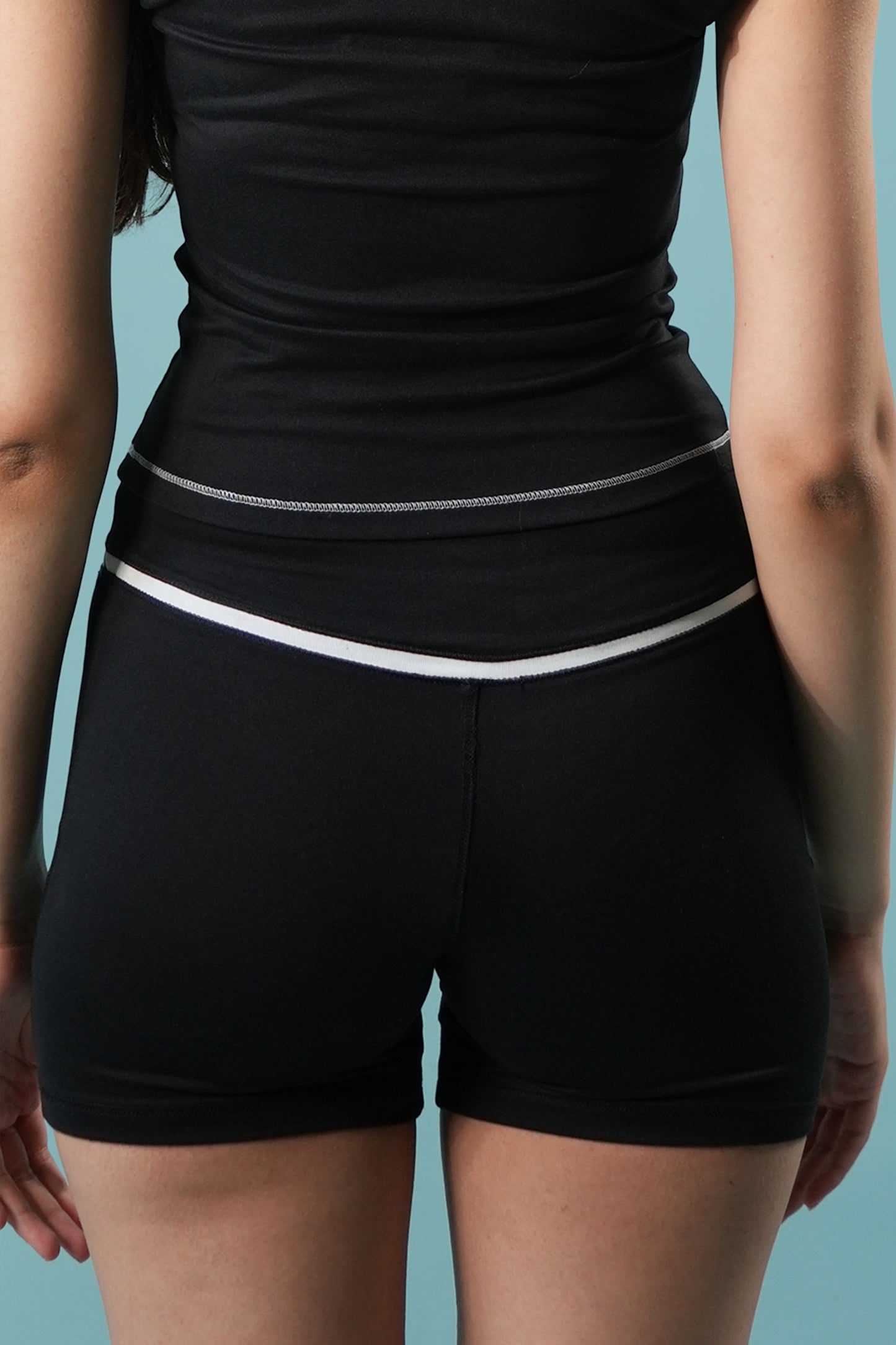 GLIDE SHORTS (Black/White)