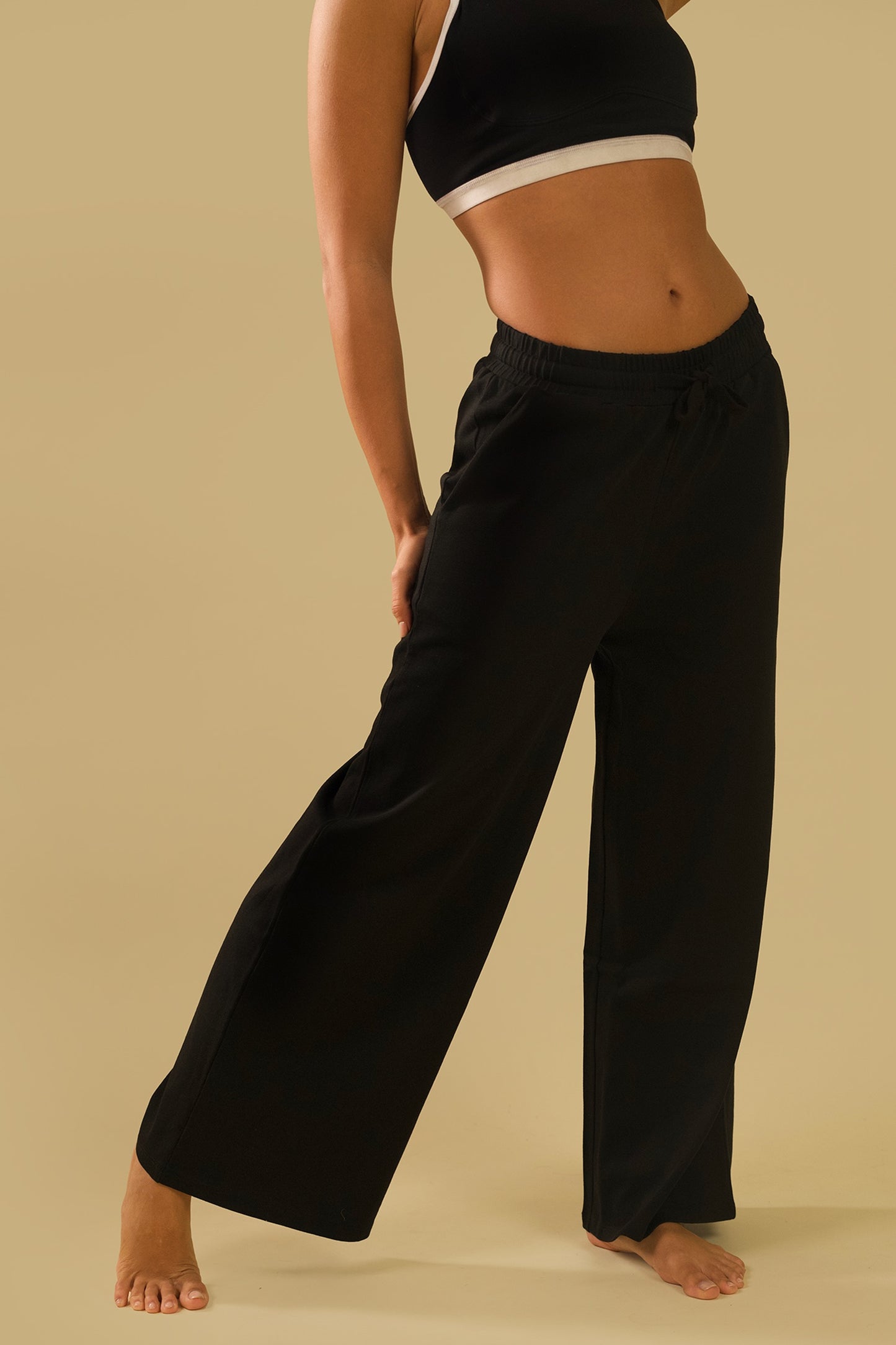STRAIGHT TRACKPANTS (black)