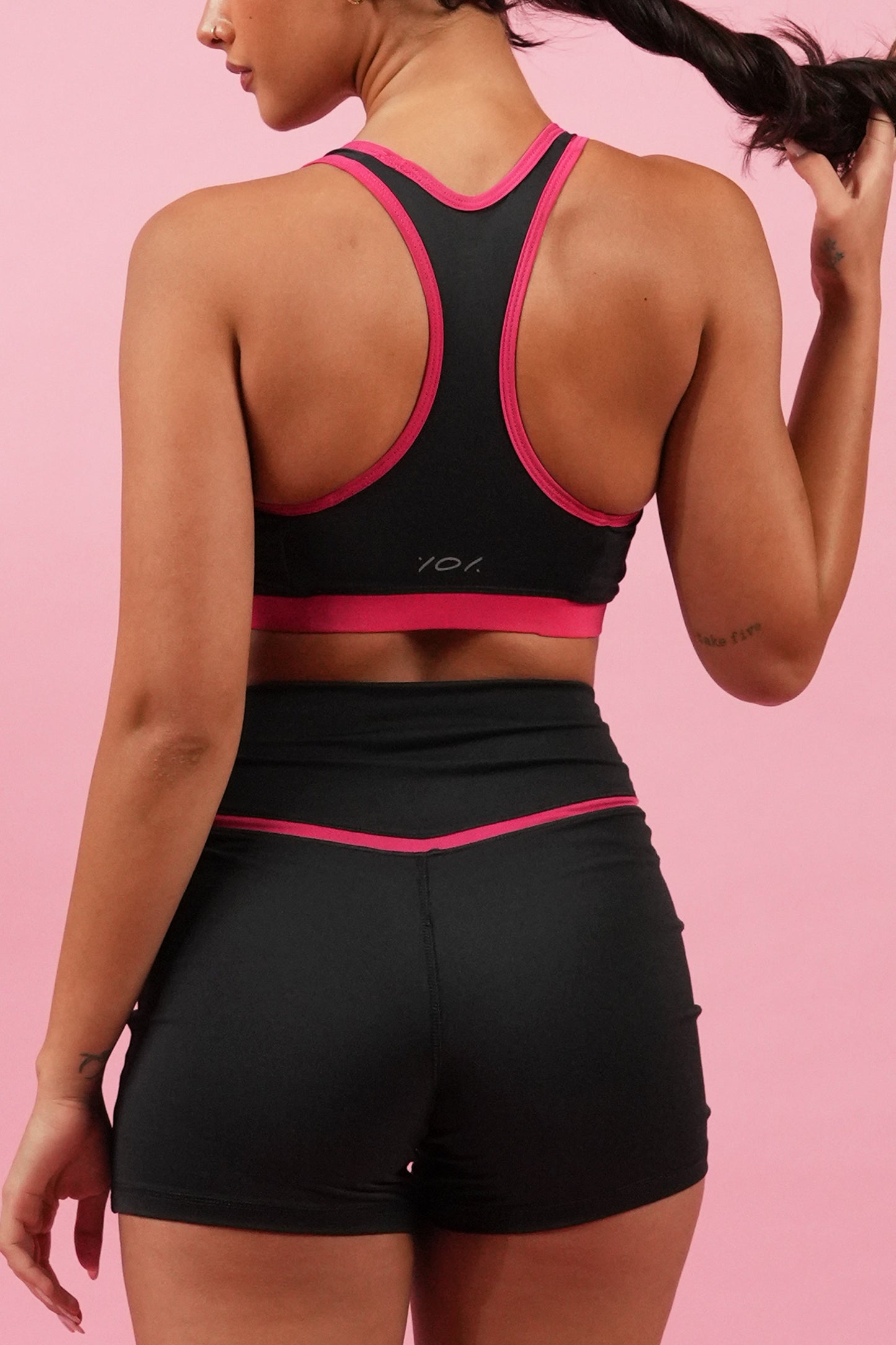 GLIDE SHORTS (Graphite/Pink)