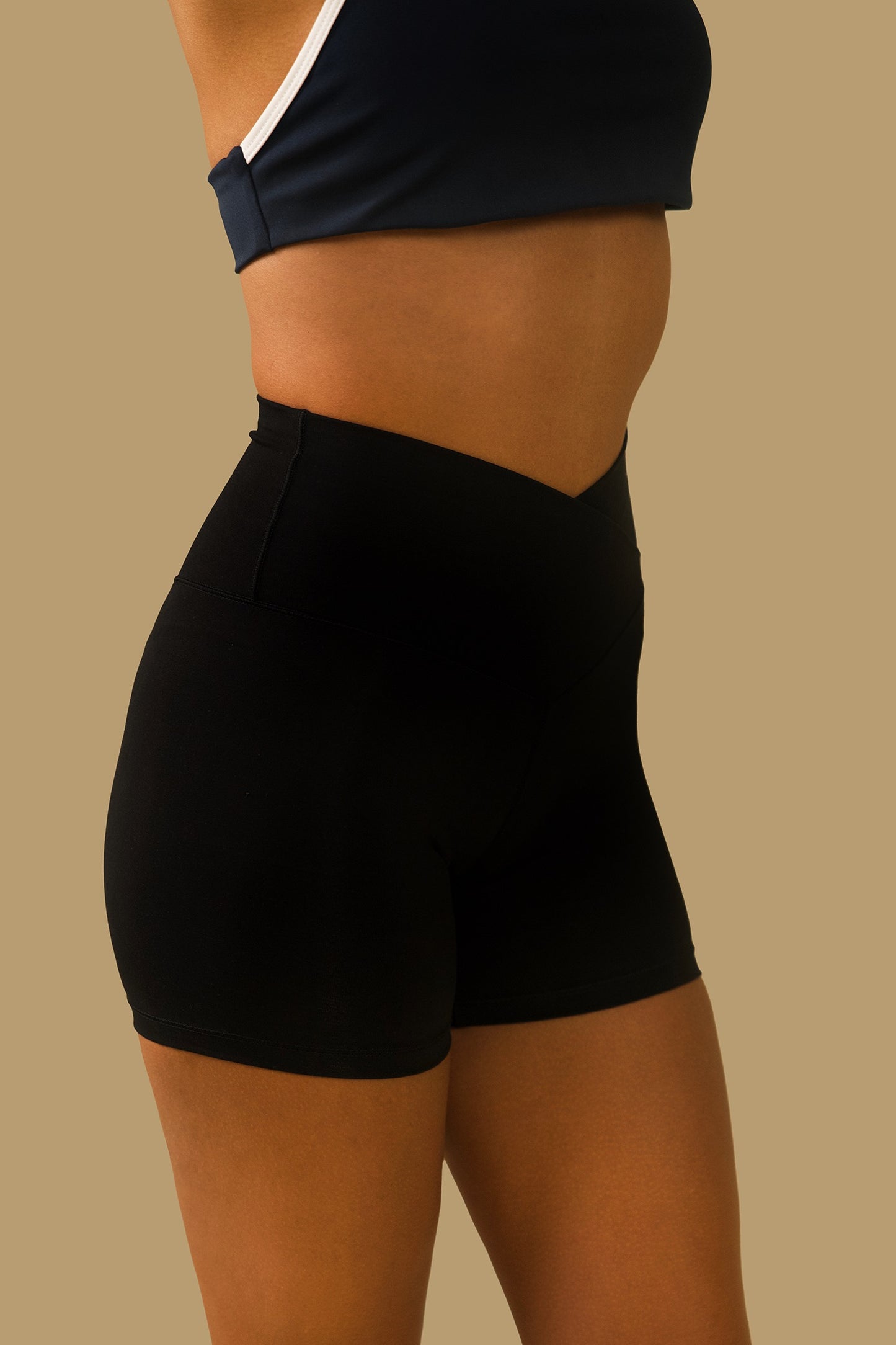 CROSS SCULPT SHORTS (black)