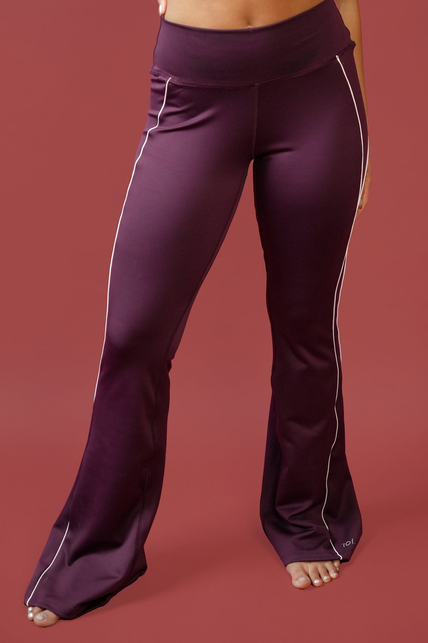 MOTION FLARED TRACKS (PLUM RED)